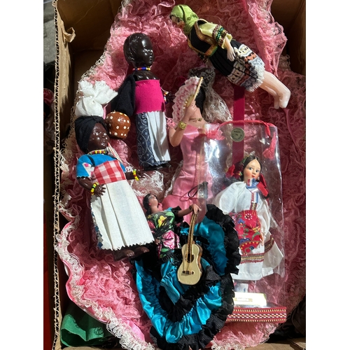 40 - A large collection of vintage dolls.