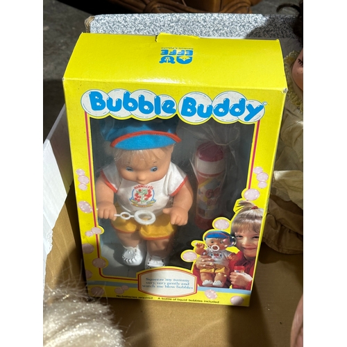 44 - A collection of vintage dolls.