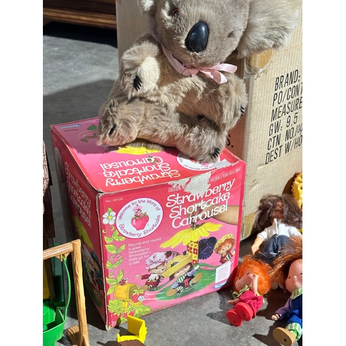 45 - A collection of vintage toys and dolls. Matilda’s Bed, Matilda’s Wardrobe. Holly Hobbie Playhouse et... 