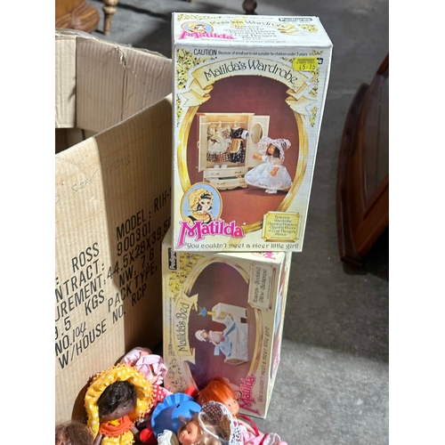 45 - A collection of vintage toys and dolls. Matilda’s Bed, Matilda’s Wardrobe. Holly Hobbie Playhouse et... 