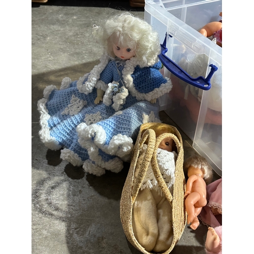 46 - A collection of vintage dolls.