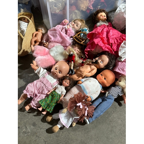 46 - A collection of vintage dolls.