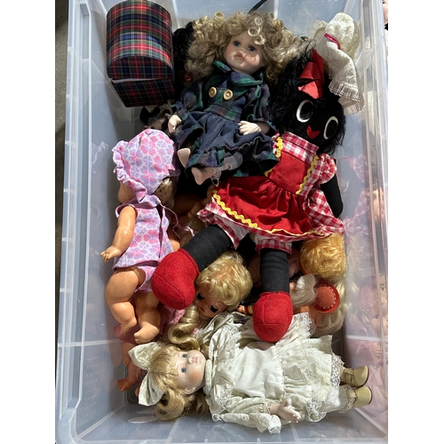 46 - A collection of vintage dolls.