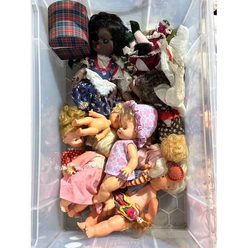 46 - A collection of vintage dolls.
