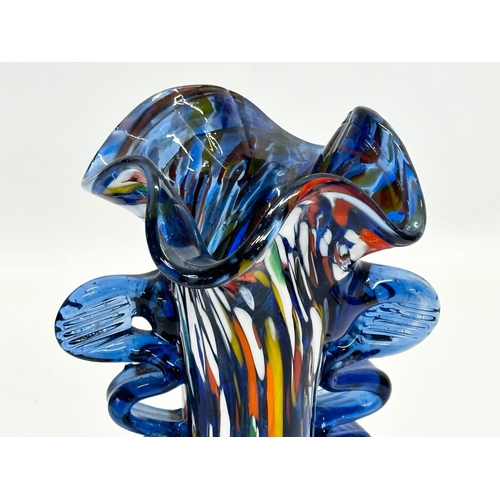 76 - A Mid 20th Century Murano glass vase. In the manner of Fratelli Toso. 21cm.