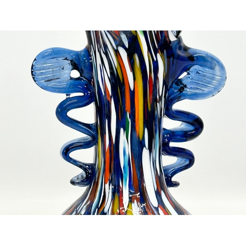 76 - A Mid 20th Century Murano glass vase. In the manner of Fratelli Toso. 21cm.