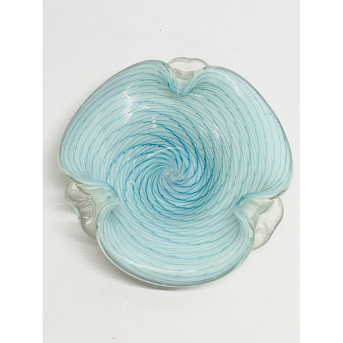 84 - Fratelli Toso. A Murano glass bowl. 21x22x6cm