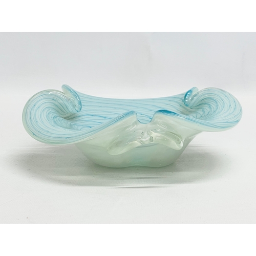 84 - Fratelli Toso. A Murano glass bowl. 21x22x6cm