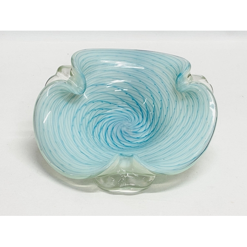 84 - Fratelli Toso. A Murano glass bowl. 21x22x6cm