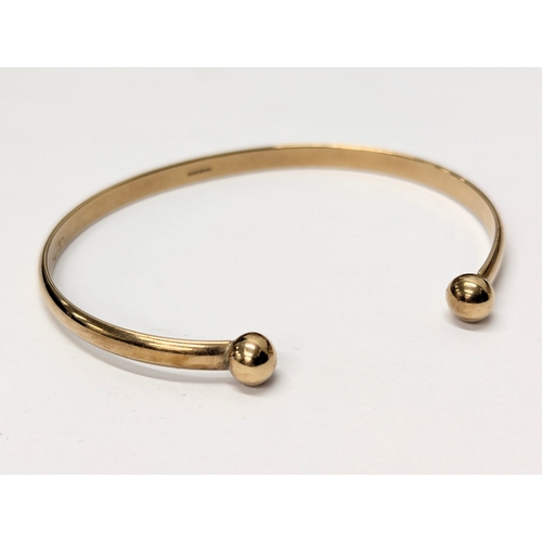 726 - A 9ct gold bangle. 7.9g