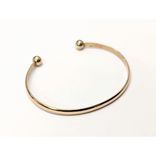 726 - A 9ct gold bangle. 7.9g