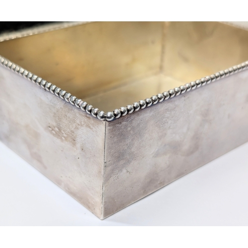 738 - A French silver trinket box, stamped 8G. 264.5g