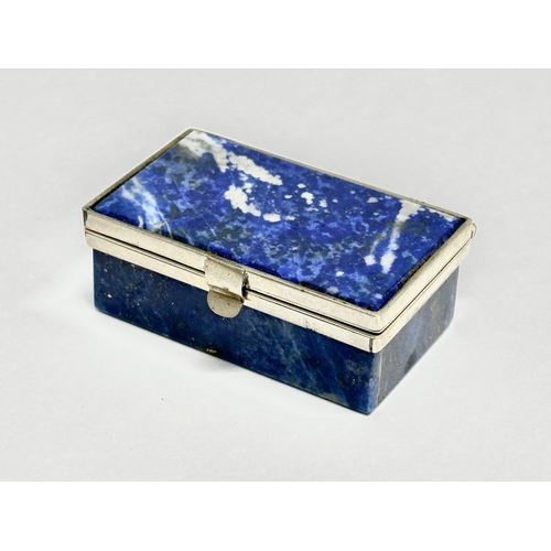 9 - An Early 20th Century Lapis Lazuli snuff box. 4.5x3x2cm