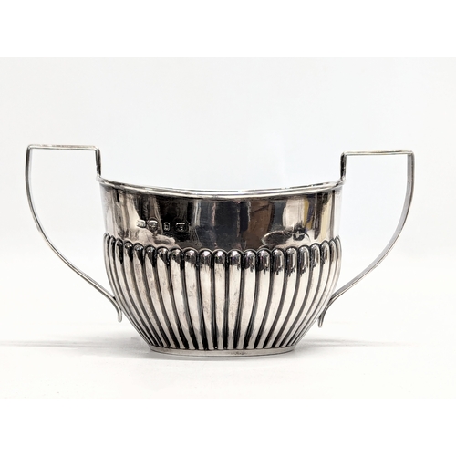 725J - A Late 19th Century Victorian silver sugar bowl. Makers mark rubbed. Birmingham, 1895. 172g. 18x9.5x... 