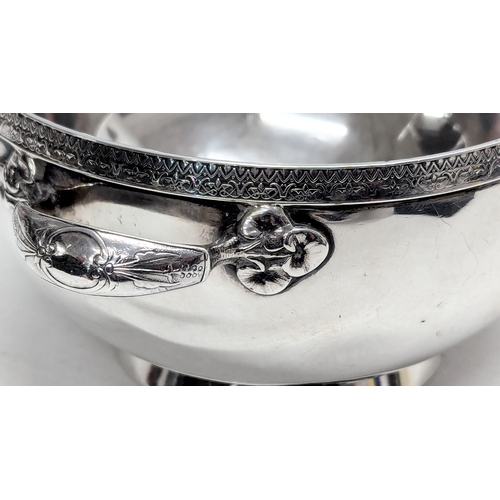 725K - A silver sugar bowl. Birmingham mark. 228g. 17x7cm