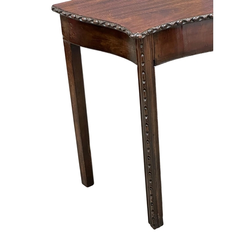 139 - A George III mahogany serpentine front side table with drawer. Circa 1780-1800. 107x51x72cm