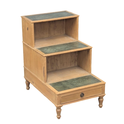 422 - An Early 19th Century style pine library steps / book stand. 47x69x72cm