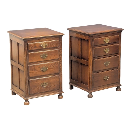 785 - A pair of good quality oak bedside chests with 4 drawers on turned bulbous feet. 46x40x70cm