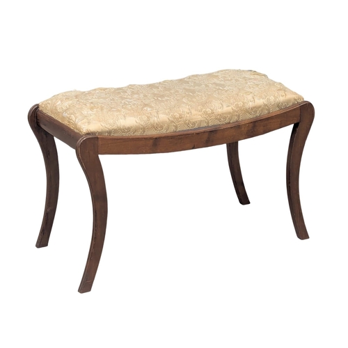 786 - An Early 20th Century George III style mahogany dressing stool. 78x40x48cm