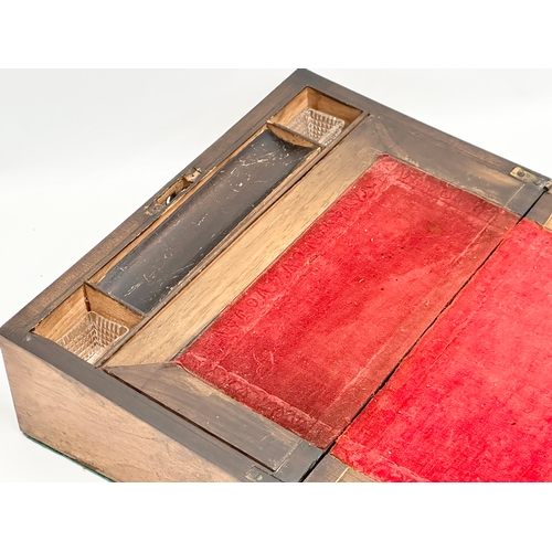 521 - A Victorian writing slope. Closed 35x21x14.5cm. Open 43cm