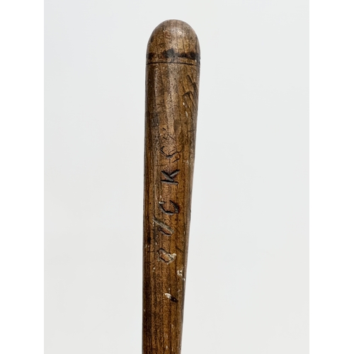 504 - A Late 19th/Early 20th Century truncheon. 42cm