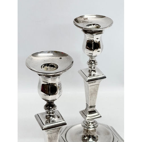 587 - A pair of large Early 20th Century silver candlesticks. Sheffield, 1923. Filled. 13x13x25.5cm