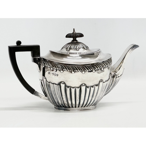 592 - L.A.W. A Late 19th Century silver teapot. London, 1895. 540.5g. 28x11x18cm