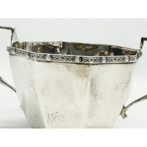 593 - A Early 20th Century silver sugar bowl. Birmingham, 1938. 165.5g. A. Bros LTD. 14.5x9.5x8cm