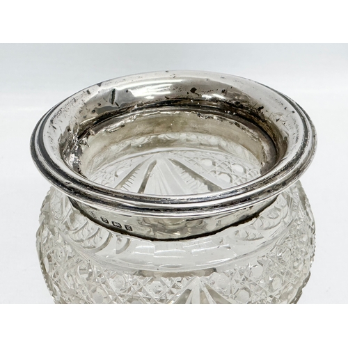 596 - An Early 20th Century silver and cut glass footed bowl. By George Nathan & Ridley Hayes. Birmingham,... 