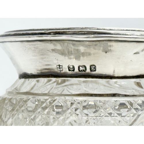 596 - An Early 20th Century silver and cut glass footed bowl. By George Nathan & Ridley Hayes. Birmingham,... 