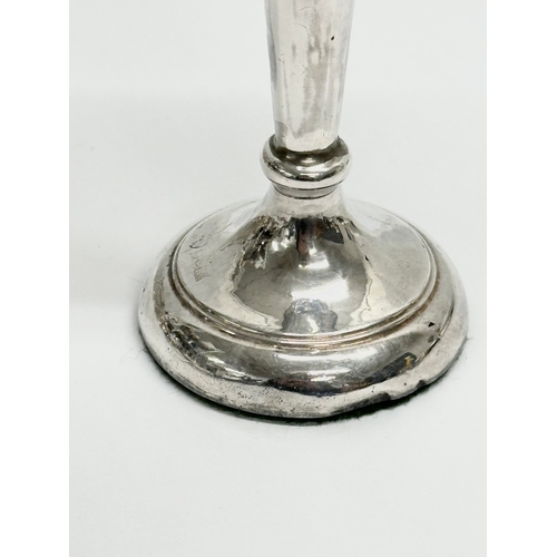 607 - A 1970’s silver rose vase. Birmingham, 1977. Filled. 216.5g. 20cm