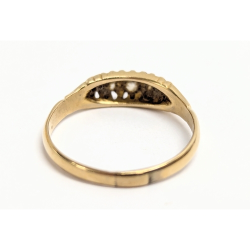 621 - An 18ct gold ring with 5 diamonds. Total weight 2.5g. UK size P.