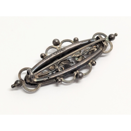 648 - A Late 19th Century Victorian silver brooch. Birmingham, 1894. 4g