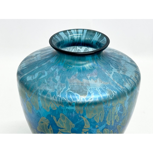 391 - Royal Brierley. A 20th Century iridescent art glass vase by Royal Brierley. 16x20.5cm