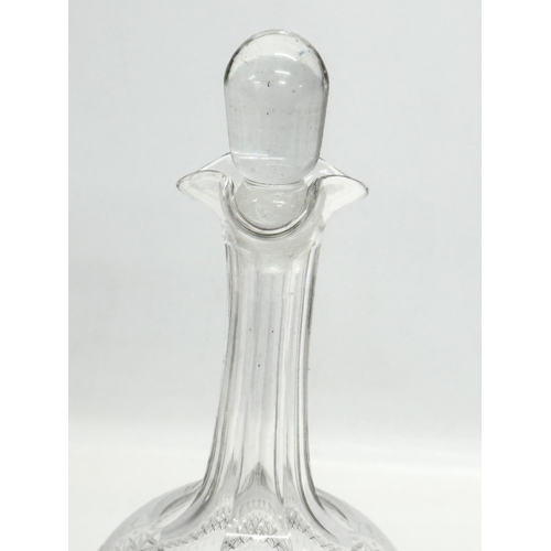 451 - A fine quality 19th Century etched and star cut decanter. Mid/Late 19th Century. 29cm