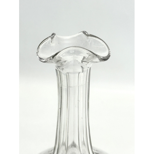 451 - A fine quality 19th Century etched and star cut decanter. Mid/Late 19th Century. 29cm