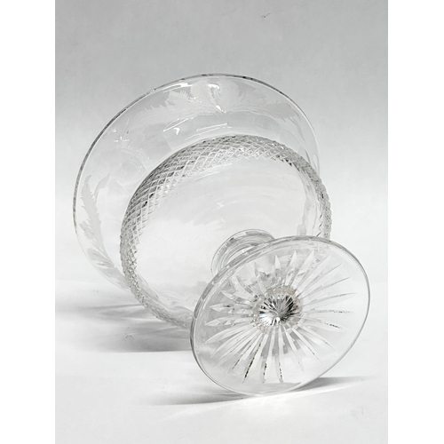 453 - Edinburgh Thistle. A fine quality etched glass footed bowl. By Edinburgh Crystal. 11x9.5cm