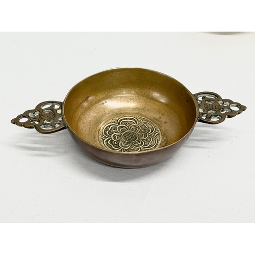 472 - A pair of Late 19th Century Victorian brass Quaich bowls. 19x10.5cm