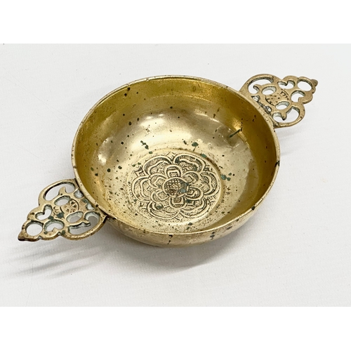 472 - A pair of Late 19th Century Victorian brass Quaich bowls. 19x10.5cm