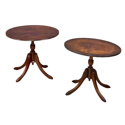 883 - A pair of Georgian style mahogany snap top lamp tables. 53.5x49x48.5cm