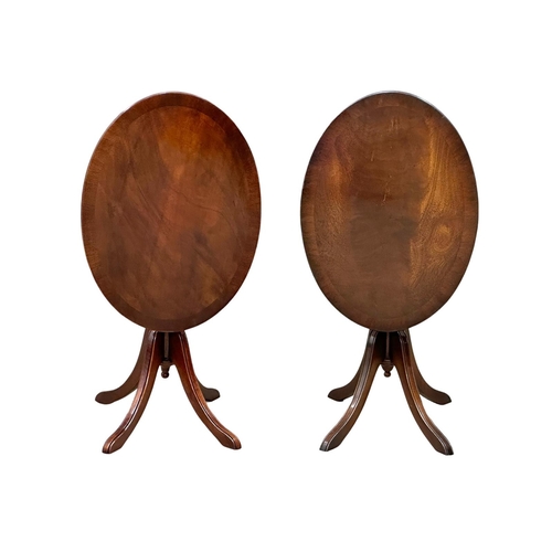 883 - A pair of Georgian style mahogany snap top lamp tables. 53.5x49x48.5cm