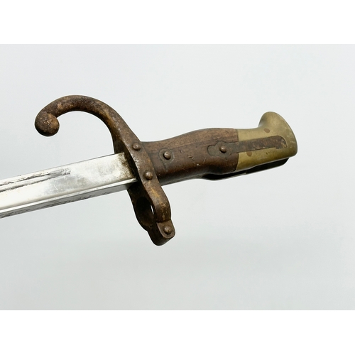 563 - A Late 19th Century French bayonet. 1881.