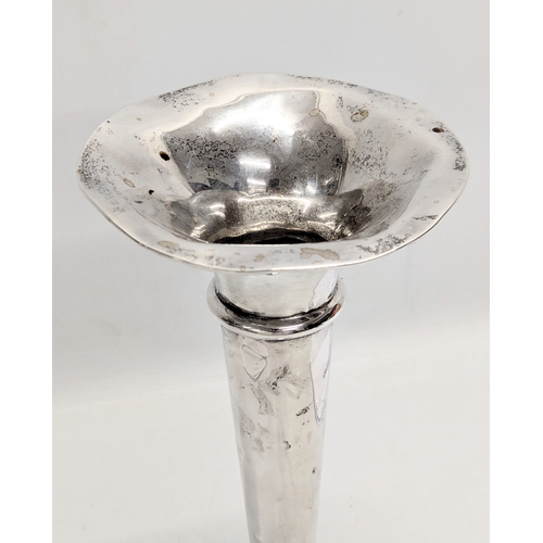 610 - A large Late 19th Century / Early 20th Century silver vase. 30cm. 546g (filled)