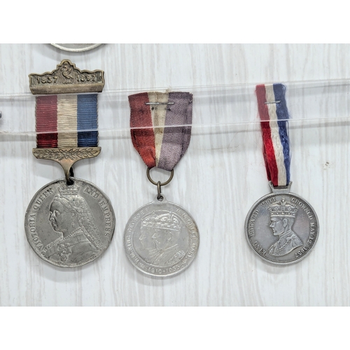 567 - A collection of vintage military medals, including First World War George V silver medal. World War ... 