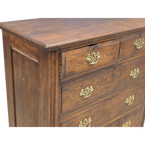 830 - A Late 19th Century Victorian oak chest of drawers. Circa 1890-1900. 105.5x50x100cm