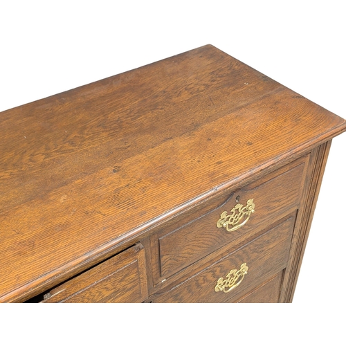 830 - A Late 19th Century Victorian oak chest of drawers. Circa 1890-1900. 105.5x50x100cm