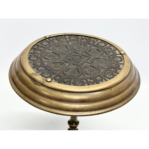 901 - A Late 19th Century Victorian brass and cast iron kettle stand/pot stand. 15x15x27cm.