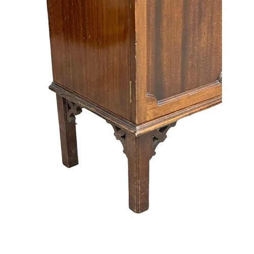 858 - An Early 20th Century Georgian style mahogany, gallery back display cabinet. 122x39x123cm. 3