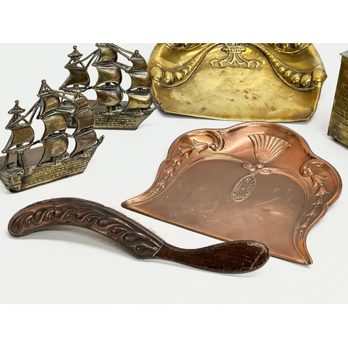 722 - A collection of 19th and Early 20th Century brass and copper. A pair of Victorian brass sailing ship... 