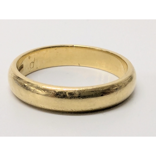 652 - 18ct gold band, 5 grams.  UK size O.